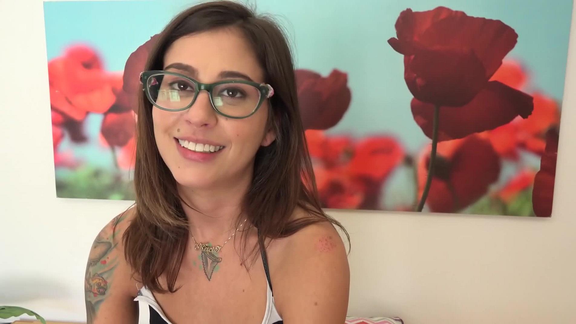 Kacie Castle masturbates for you in a private sex show