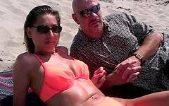 Guarda ora - Monique sucks and fucks outdoors on the sandy beach by the blue ocean