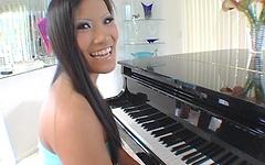Ver ahora - Christine is a talented pianist who also loves to suck cock and drink cum