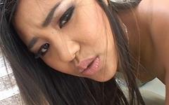Regarde maintenant - Tight asian slut keymore cash gets splattered with a fat load to the face