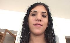 Regarde maintenant - This stupid whore loves swallowing loads of cum
