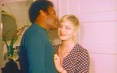 Regarde maintenant - A vintage interracial scene with a blonde girl fucking a black guy