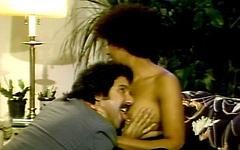 Regarde maintenant - Vintage ron jeremy eating out a black slut then pounds her hairy muff hard