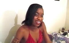 Ver ahora - Two ebony lesbian cuties enjoy some serious fingering, licking and toy play