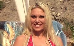 Jetzt beobachten - Lindsay is very good at oral for her age