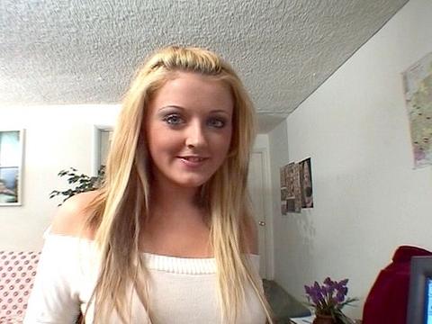 Sophie Dee Loves Giving Blowjobs