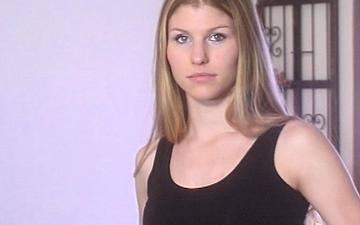 Télécharger Nikki dawn gives a great blowjob to a guy who then delivers the facial