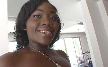 Downloaden Get to know these ebony porn sluts better in rare behind the scenes footage