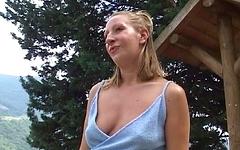 Kijk nu - This blonde whore puts out without a condom