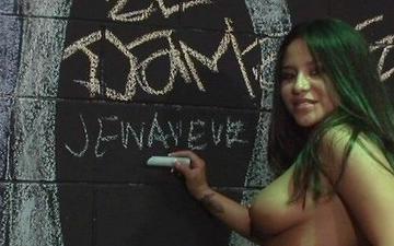 Télécharger Jenaveve and nathaly form a latina threesome with one very lucky man