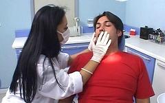 Guarda ora - Sex on the dentist chair makes this horny nurse go crazy and drink cum
