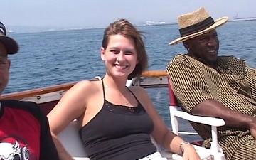 Télécharger Astrid loves banging on boats